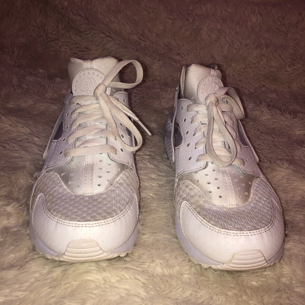 White huraches men’s 9